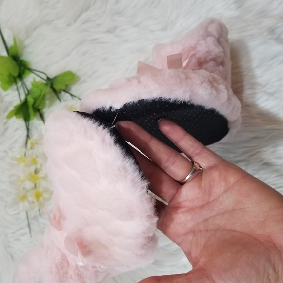 Slippers Boots Color Pink New Never Used, they do not have SIZE but Runs SIZE S - Picture 9 of 11